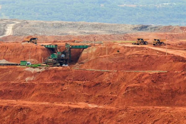 Bauxite shipments rise 16% in 11 weeks of 2026 as China demand grows, but supply risks persist