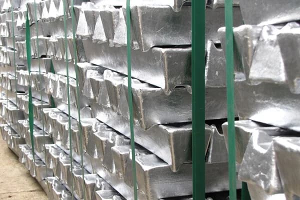 Clean shiny ingots without contamination from release agent