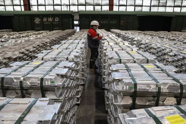 Ten EU states call for broader sanctions on Russian aluminium after 15th sanctions package approval on Dec. 16