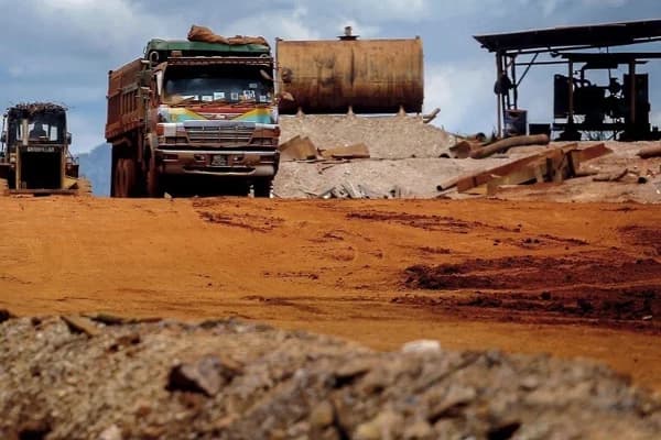 Malaysian Anti-Corruption Commission raids lead to arrest of state official linked to illegal bauxite mining in Kuantan