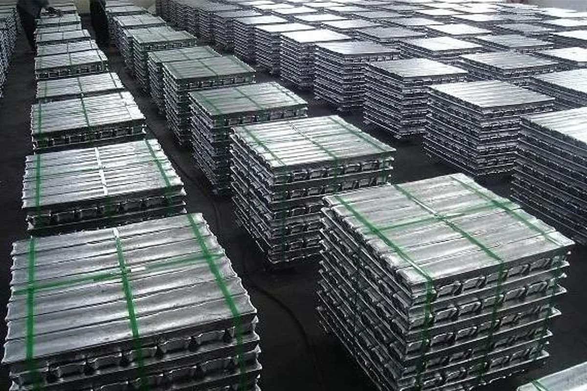 Hindalco cuts its aluminium ingot price for the fourth consecutive time by INR3000/t on Dec. 20
