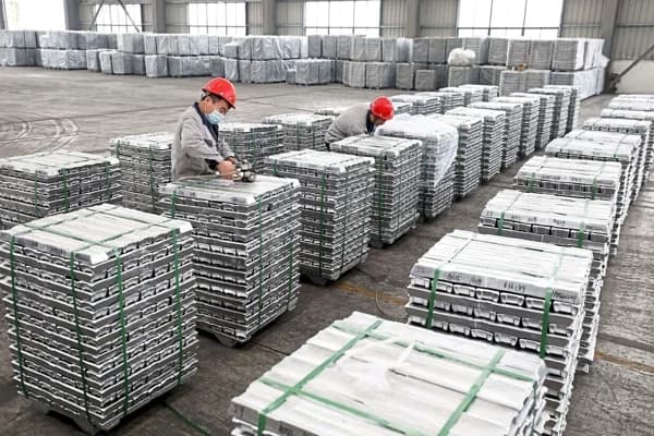 Aluminium premiums in east China continue to narrow, with market focused on cargo shipments