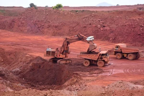 In May, the surplus pattern of bauxite continued, with inventory buildup of bauxite both in alumina refineries and ports