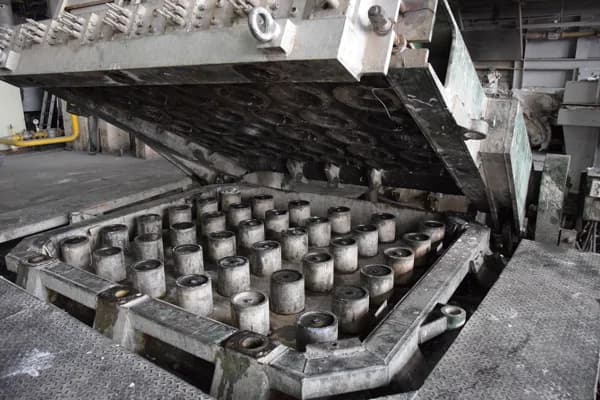 Prices fluctuated in the morning session, with reduced spot aluminium arrivals stimulating a narrowing of the discount