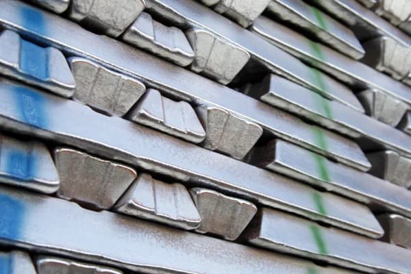 Sluggish trading marks pre-holiday market as aluminium ingot and billet inventories build-up