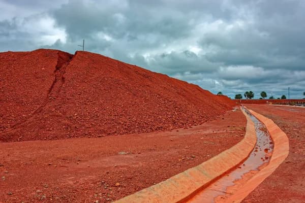 Guinea achieves record-high bauxite production and exports in 2023, marking third consecutive year of growth