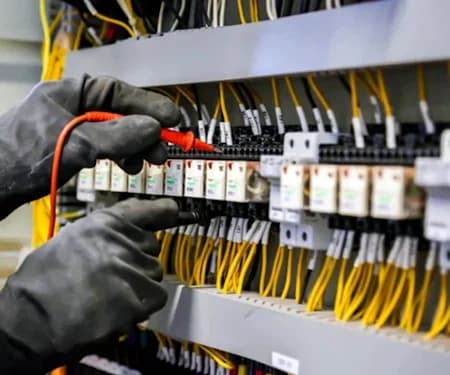 Programmable Logic Controller (PLC)