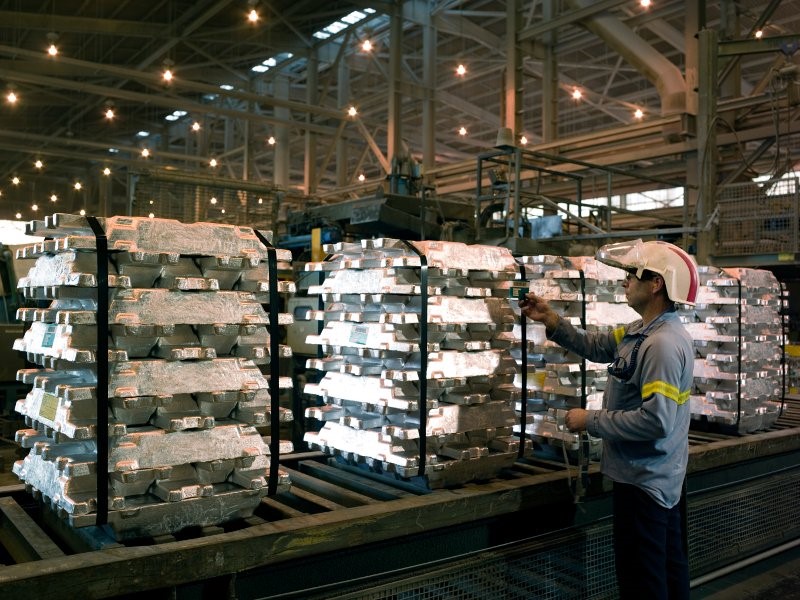 Alcoa Australia aluminium smelter power hit