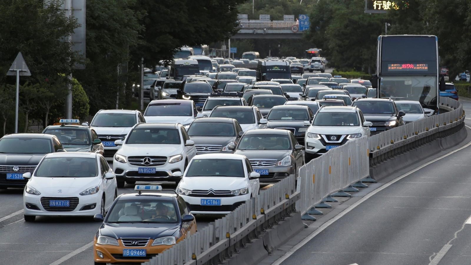 China’s automobile sales in February witnessed steep decline to 310,000 units