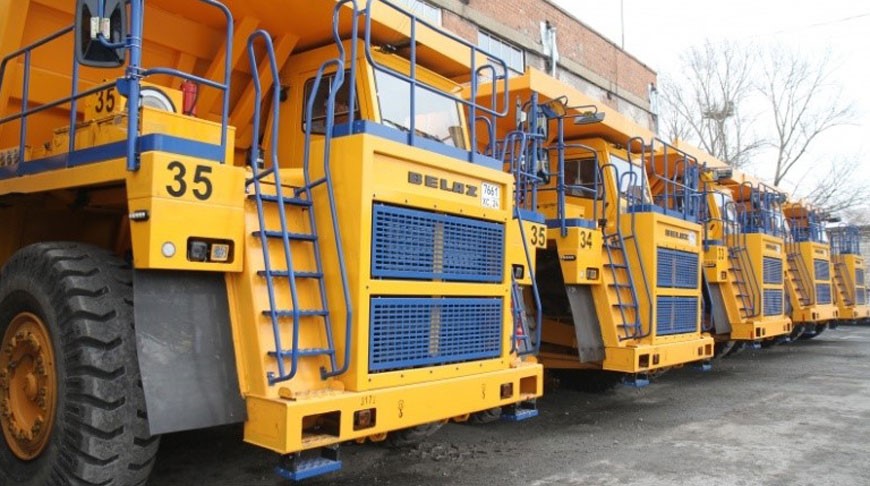 Achinsk Alumina Refinery using BelAZ-7555V haulers for raw material extraction