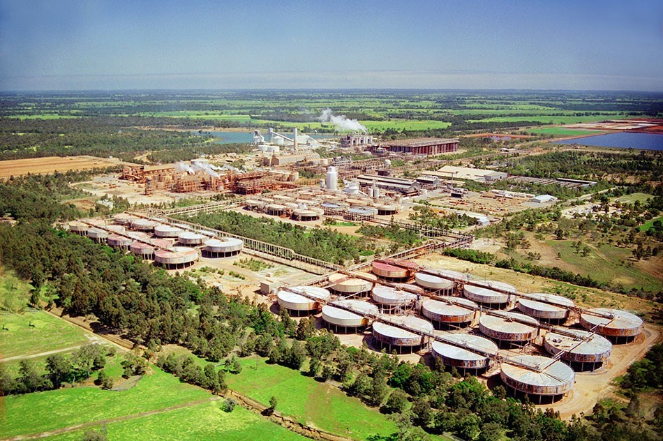 Commercializing alumina refining using solar heat