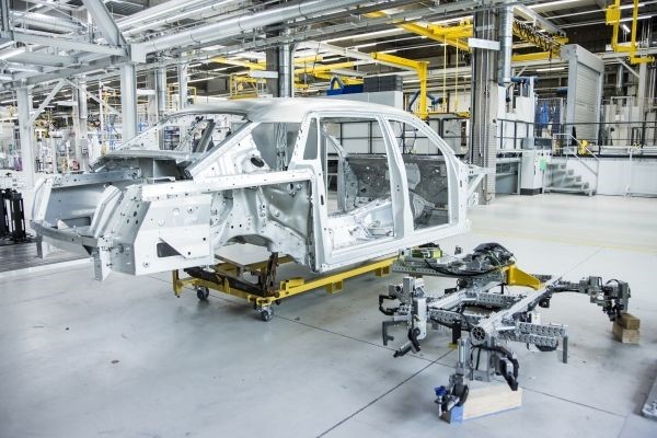 Rolls Royce Ghost comes with aluminium frame