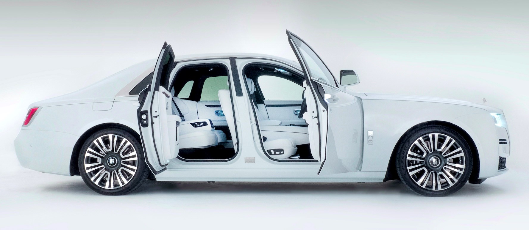 Rolls Royce Ghost comes with aluminium frame