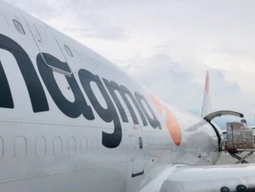 Aluminium alloy make Airbus 350-1000 receives warm celebration