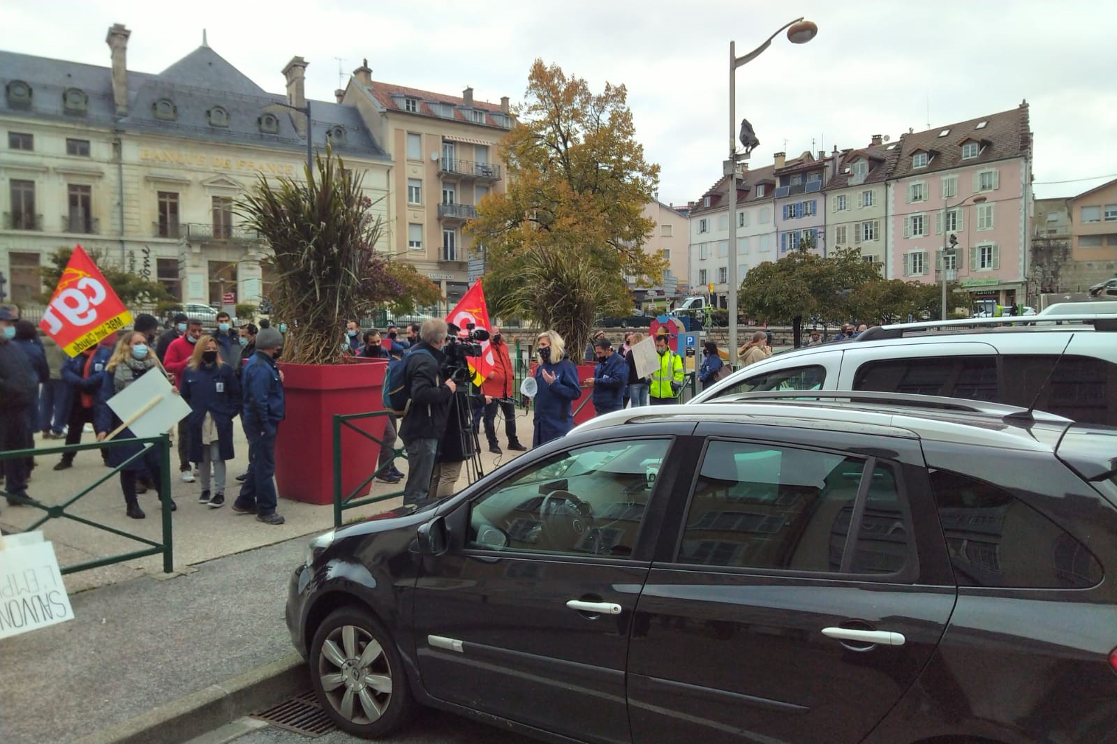 Threatened jobs at MBF Aluminum in France, employees on demonstration 