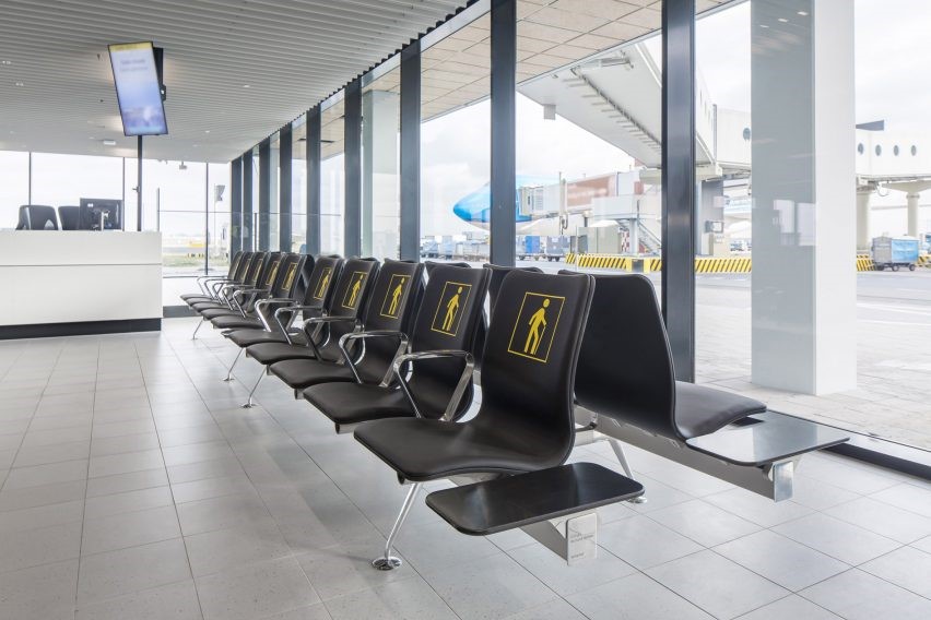 Richard Hutten melts down Amsterdam Schiphol airport’s old chairs