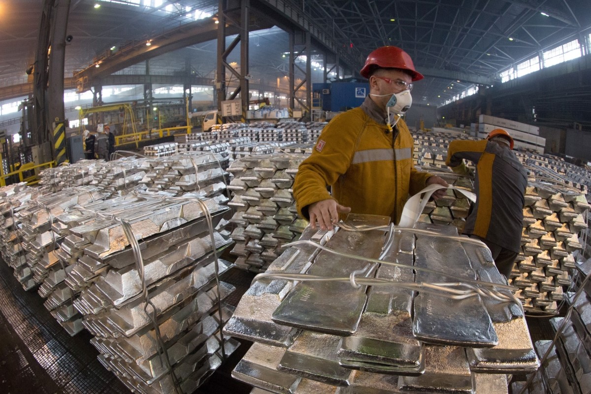 https://www.alcircle.com/api/media/1609244777.54561_Rusal_joins_JCLP_to_advance_low-carbon_aluminium_goals_0_0.jpg
