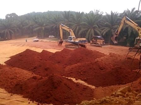 Bauxite mining in Cameroon