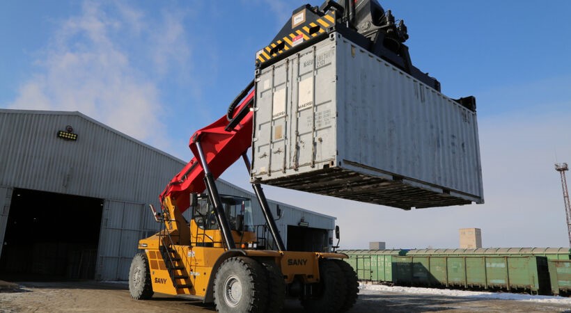 Kazakhstan Aluminium Smelter buys new specialised equipment for safer movement of aluminium storage container