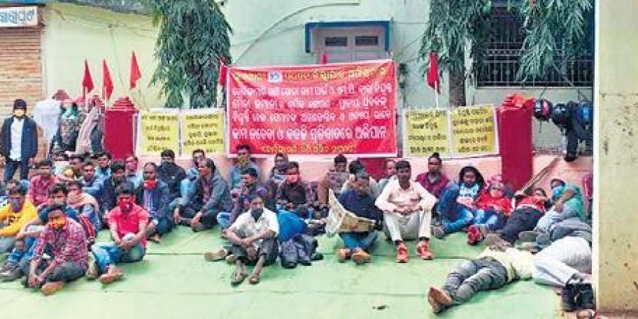 Kodingamali bauxite mine workers withdraw protest and submit a memorandum to the CM