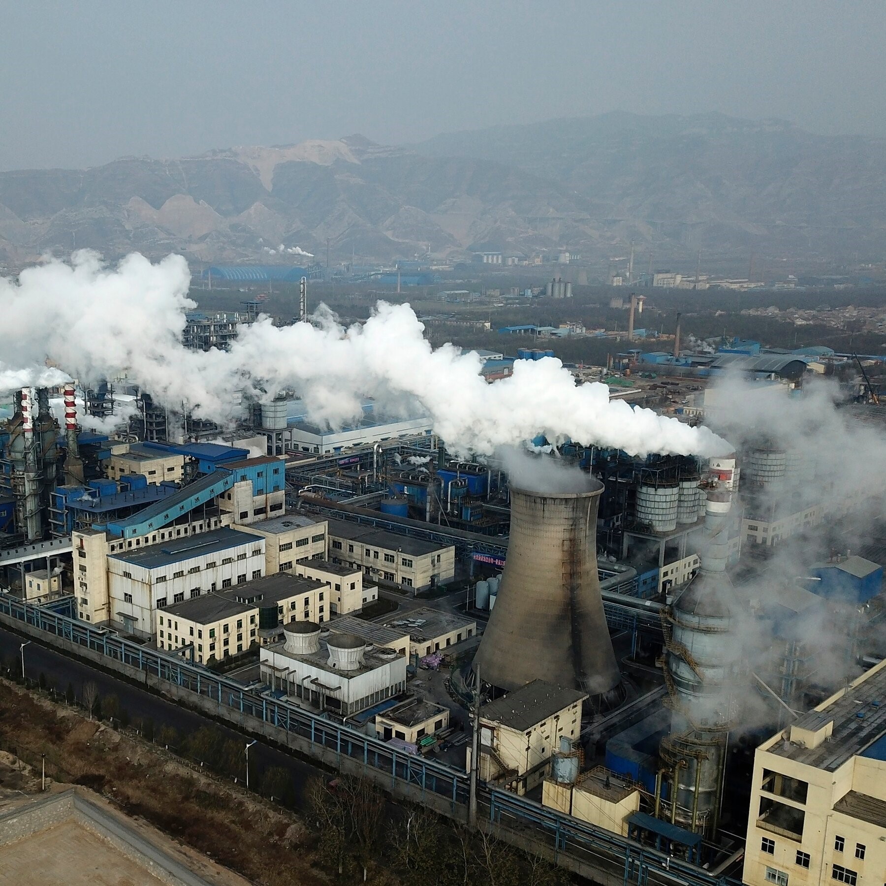 China lays energy consumption benchmarks for power-intensive industries 