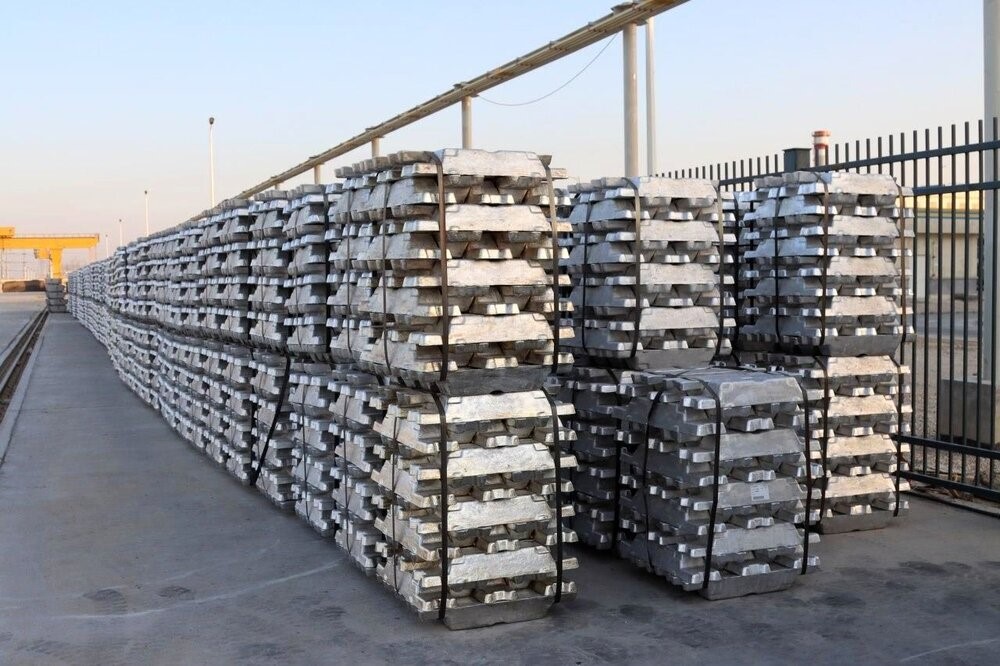 A00 aluminium ingot price in China opens the week with a plunge of RMB400/t; Average alumina spot price slips by RMB4/t
