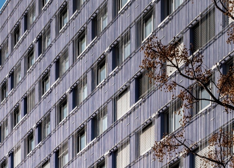 Archikubik uses aluminium chains from Kriskadecor for façade cladding