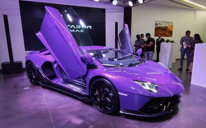 Aluminium and Carbon fiber frame adorns the exterior of the Lamborghini Aventador Ultimae Coupé, Alcircle News