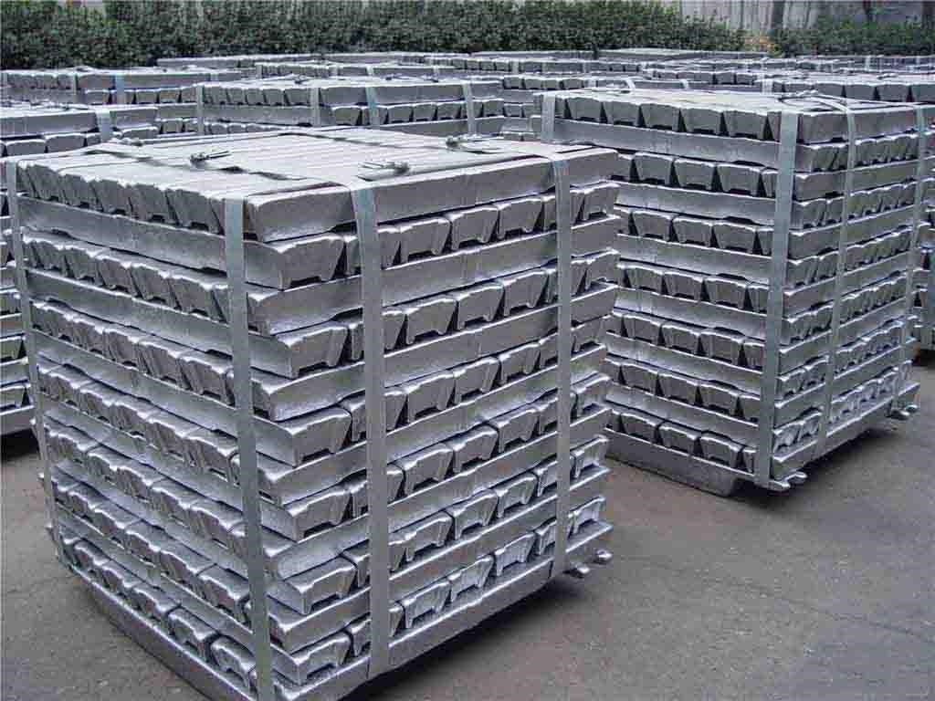 A00 aluminium ingot price in China slumps by RMB390/t to RMB17,600/t; Australian Alumina FOB price drops by US$12/t