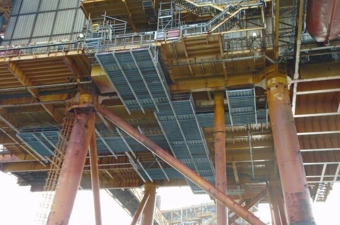 Bilfinger and Layher UK unite to install world’s first aluminium Flexbeam underdeck, Alcircle News