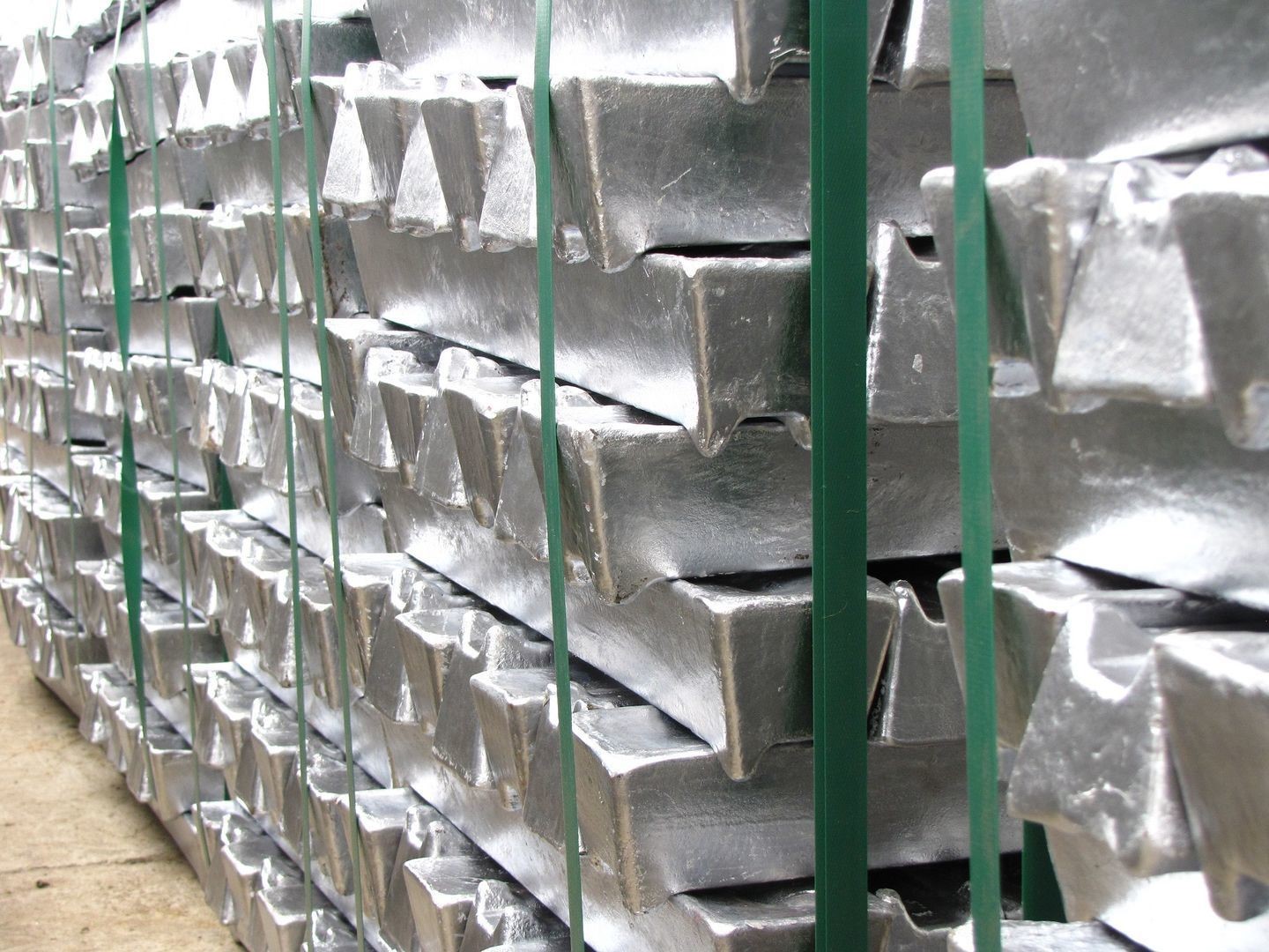 China s Primary Aluminium Ingot Inventory Plunges W o W To 668 000 On 