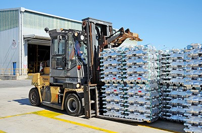China's A00 aluminium ingot price closes the week with a hike of RMB 210/t; Alumina price slips by RMB2/t