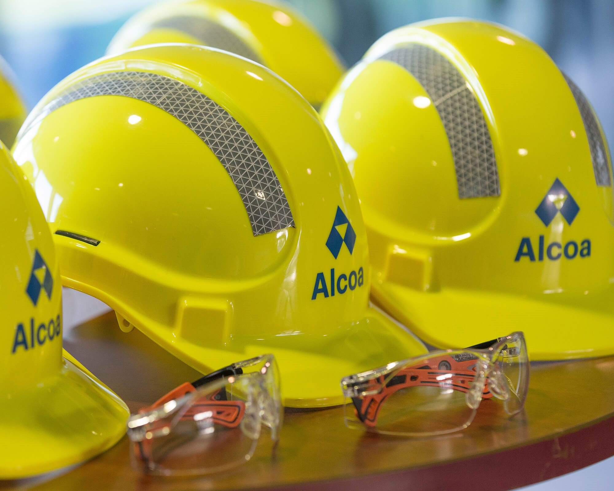 Alcoa lowers its outlook for alumina and bauxite shipments