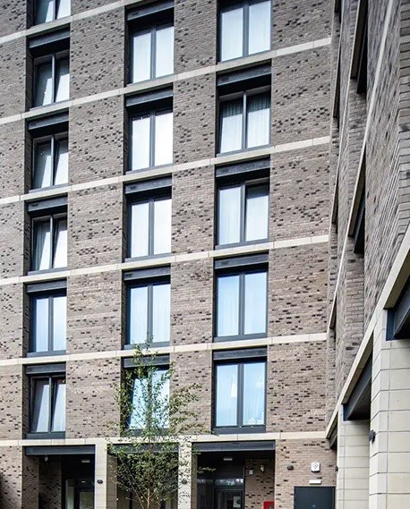 SPW600e tilt and turn aluminium windows from SAS light up the 13-story True Glasgow student complex