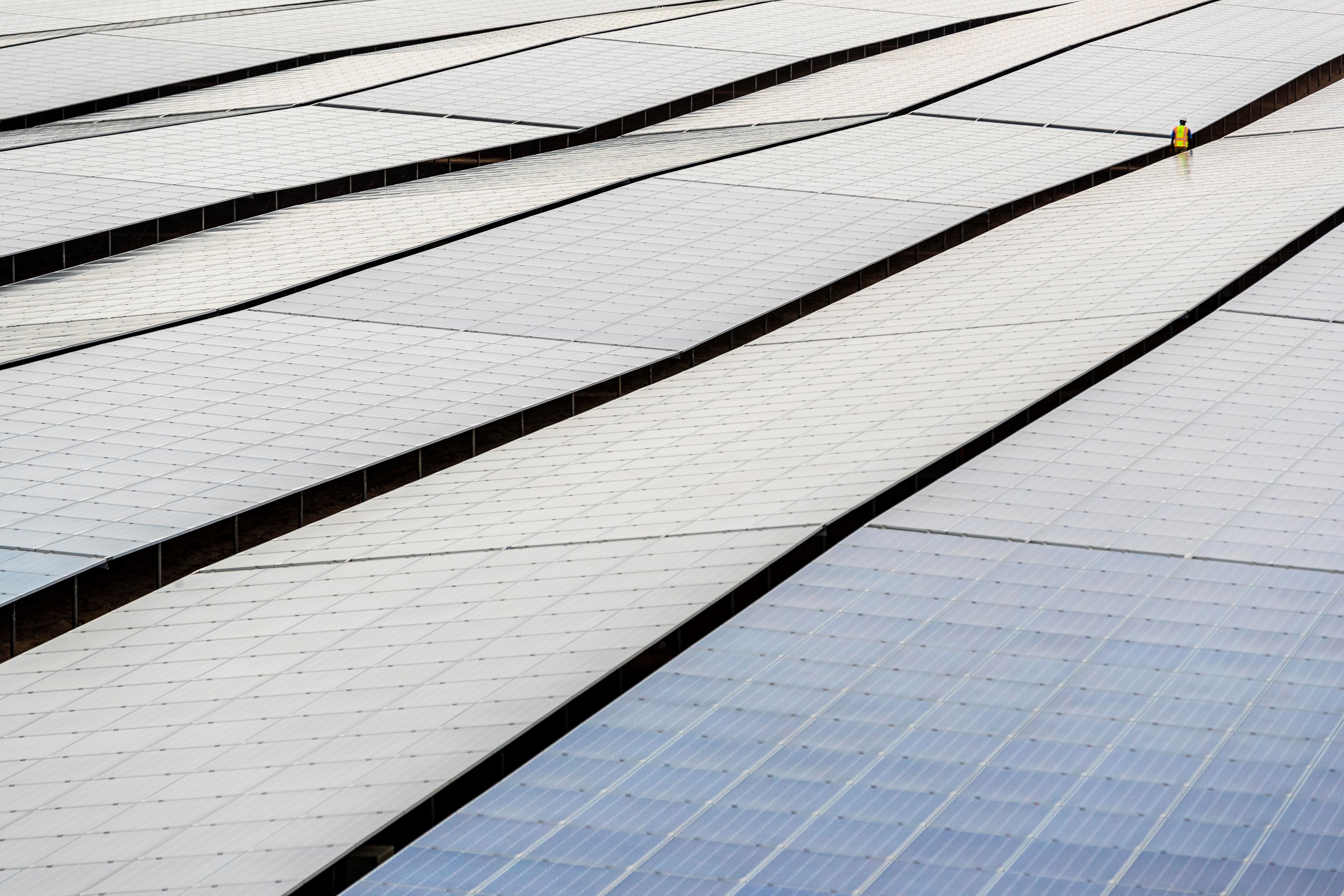 EGA acquires Clean Energy Certificates from EWEC to support CelestiAL solar aluminium production