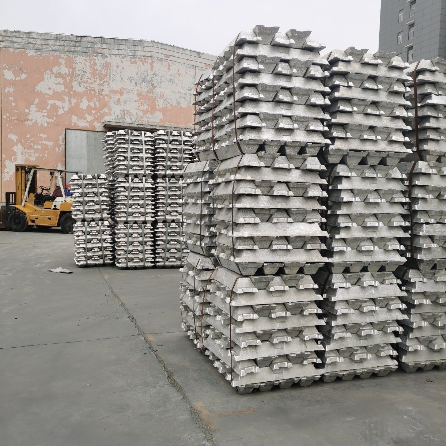 A00 aluminium ingot price in China slumps by RMB80/t; Alumina spot price went up by RMB2/t