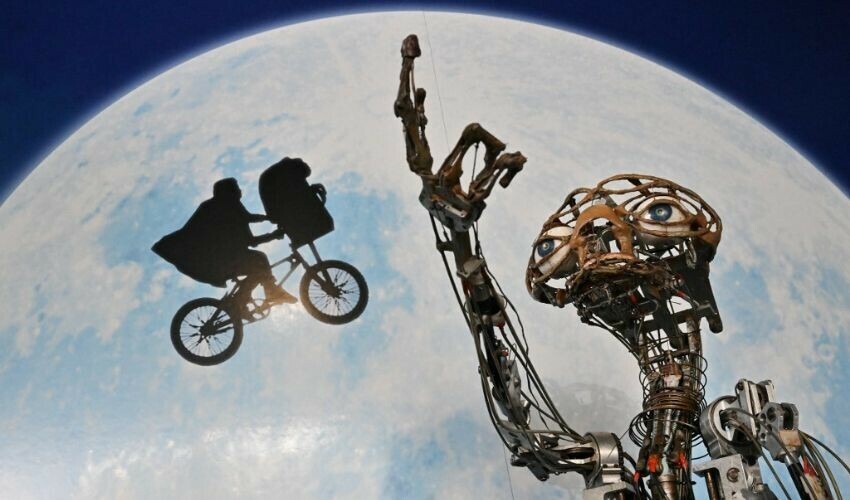Steven Spielberg's masterpiece ET aluminium model sells off at $2,560,000