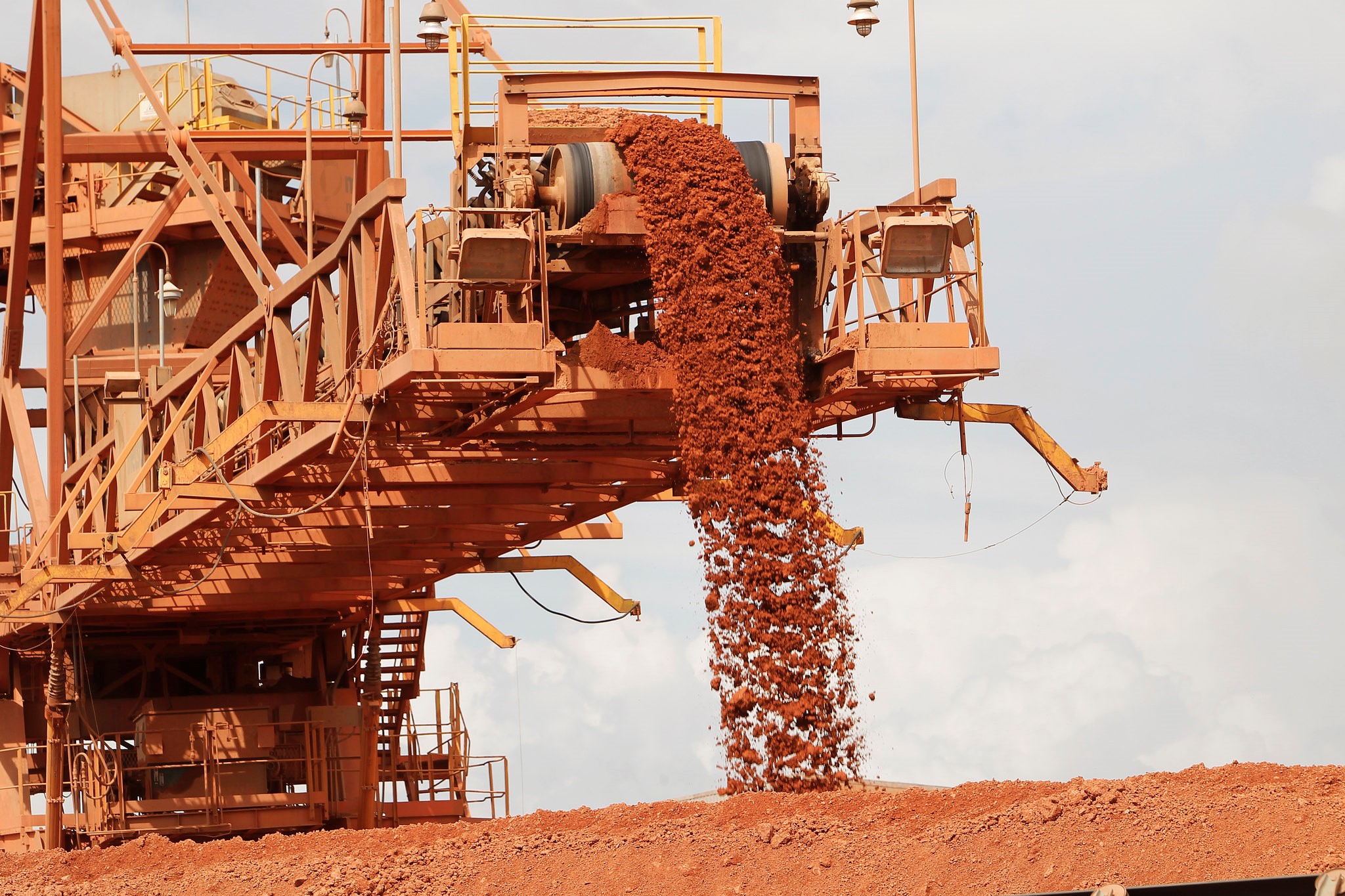China's bauxite import grows 31% M-o-M in Nov'22 as Guinea increases its  supply on