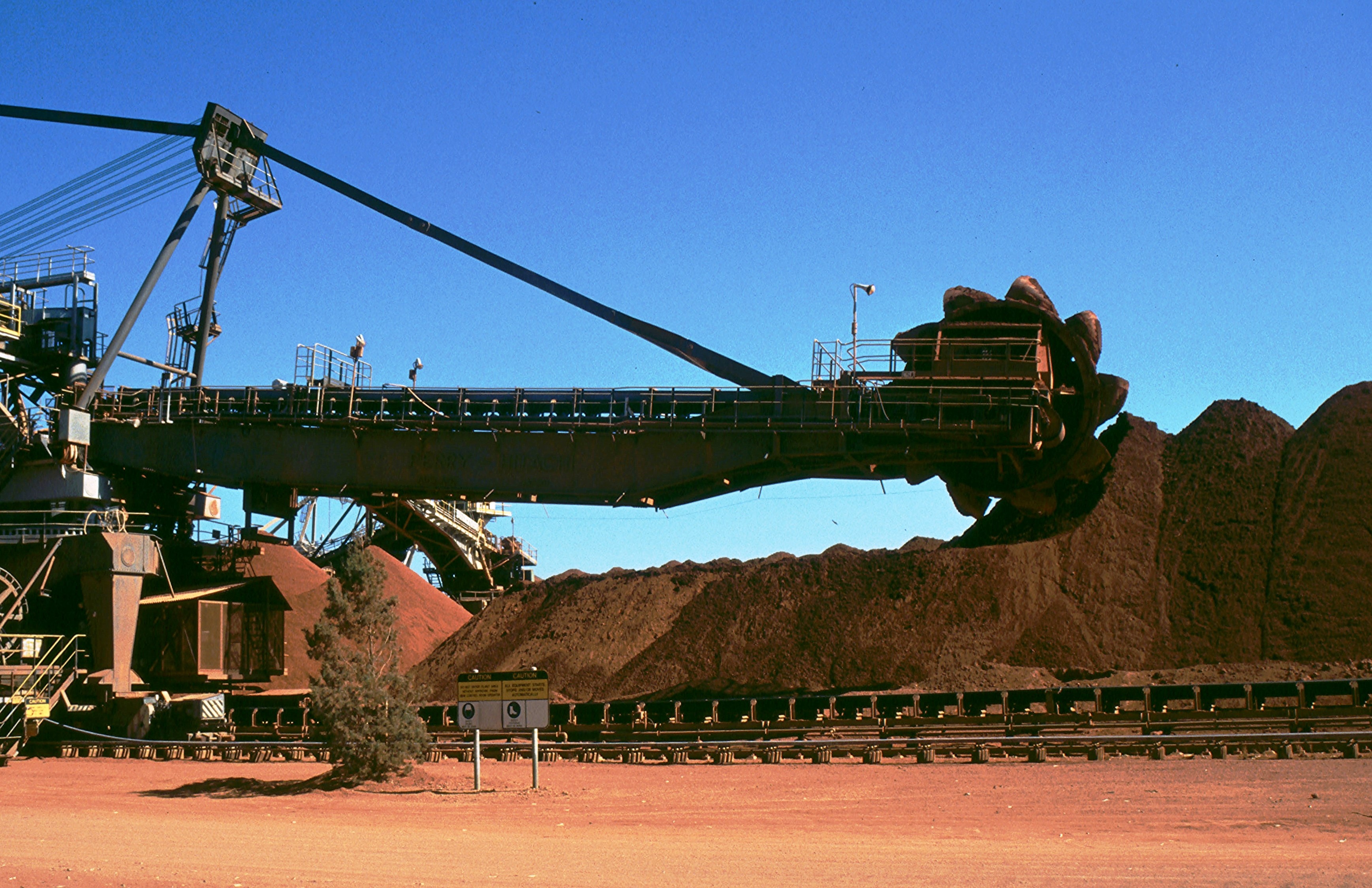 Australian bauxite miners may gain from Indonesia's export prohibition