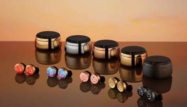 Louis Vuitton’s Horizon Light Up earphones adorn lightweight aluminium frame , Alcircle News