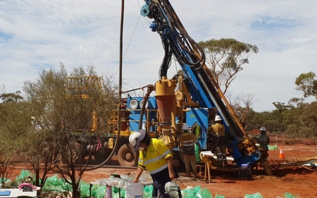 Surefire Resources hires Lava Blue to explore aluminium oxide from Victory Bore as a potential HPA source