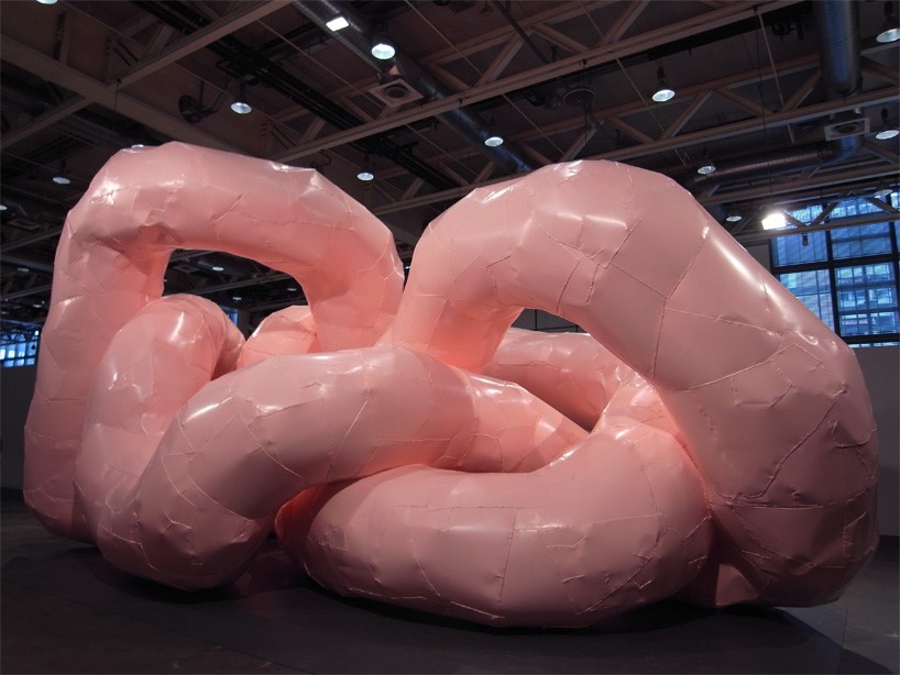 Gekröse, Franz West’s giant aluminium sculpture makes its way to Doha Corniche