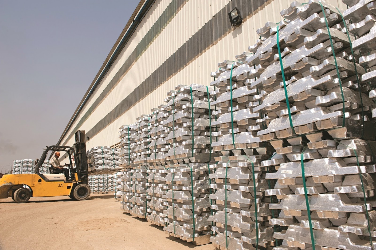 China’s A00 aluminium ingot price marks US$120/t accelerated growth; Alumina spot price bends by RMB3/t