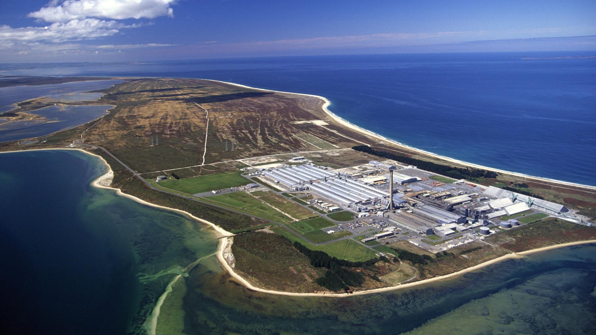 Rio Tinto makes $122 million underlying profit from Tiwai Point aluminium smelter in 2022