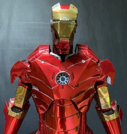 Minimaus forges miniature Marvel Characters with used aluminium cans