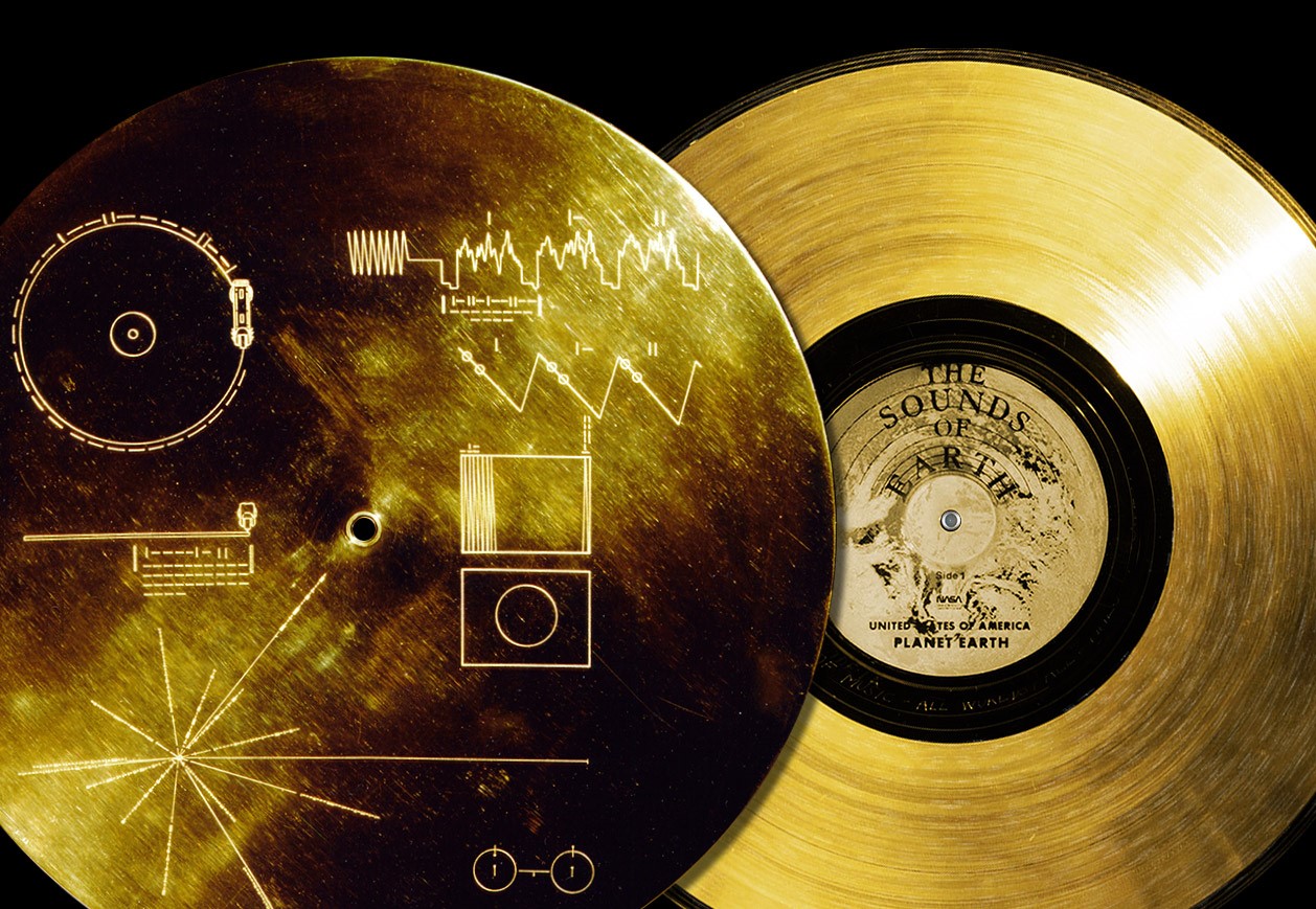 Nasa's Voyager 2 in aluminium casing transmits 