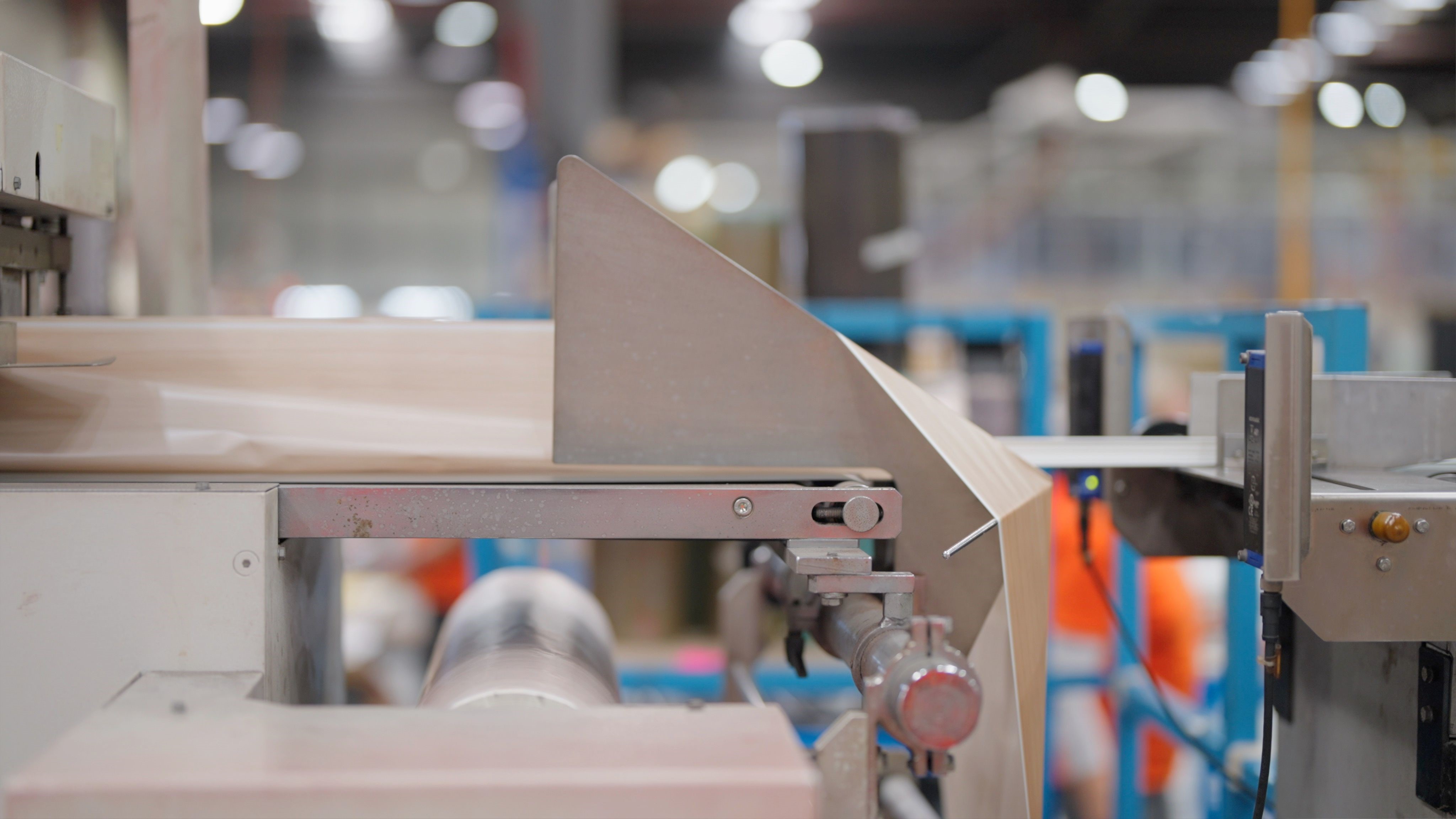 Deco, together with Capral, launches the new lightweight aluminium building product, DecoWood