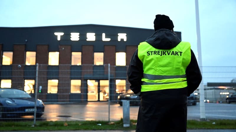 Swedish unions escalate pressure on Tesla as mechanics rally for collective bargaining; Hydro workers poised to join strike