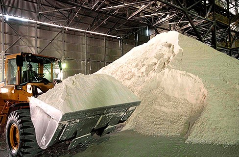 World’s monthly alumina production recovered above 12 Mt in October 2023 but saw a 1% dip in daily output
