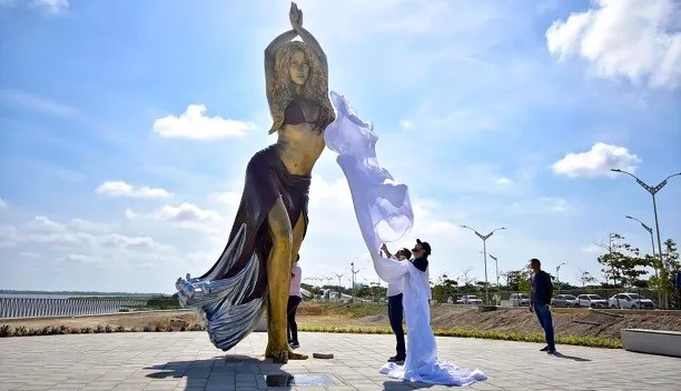 Behold the Colombian wonder: Larger than life bronze-aluminium statue of Shakira revealed in her hometown 